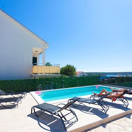 Apartment Jerry With Private Pool Milna  Zewnętrze zdjęcie