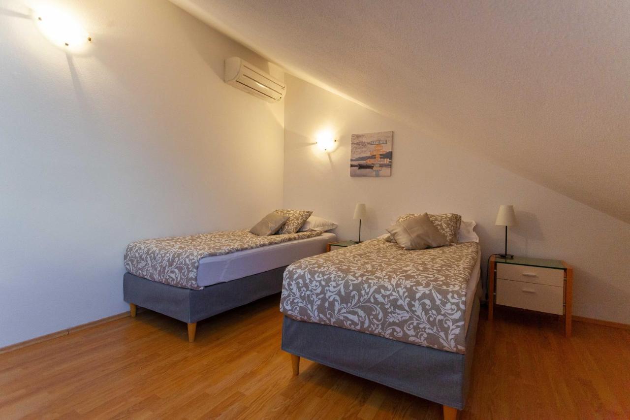 Apartment Jerry With Private Pool Milna  Zewnętrze zdjęcie