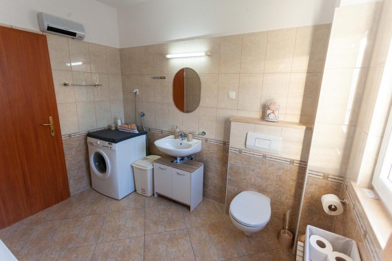 Apartment Jerry With Private Pool Milna  Zewnętrze zdjęcie