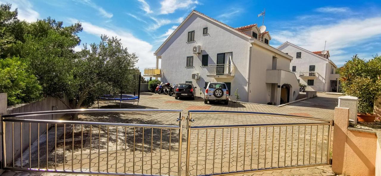 Apartment Jerry With Private Pool Milna  Zewnętrze zdjęcie