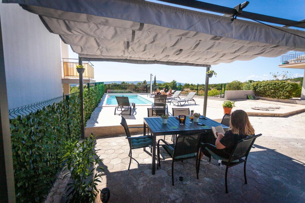 Apartment Jerry With Private Pool Milna  Zewnętrze zdjęcie