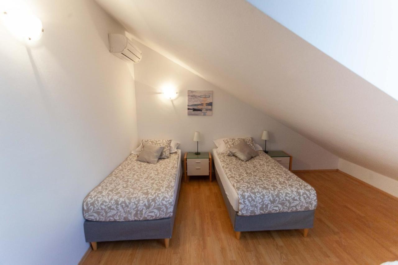 Apartment Jerry With Private Pool Milna  Zewnętrze zdjęcie