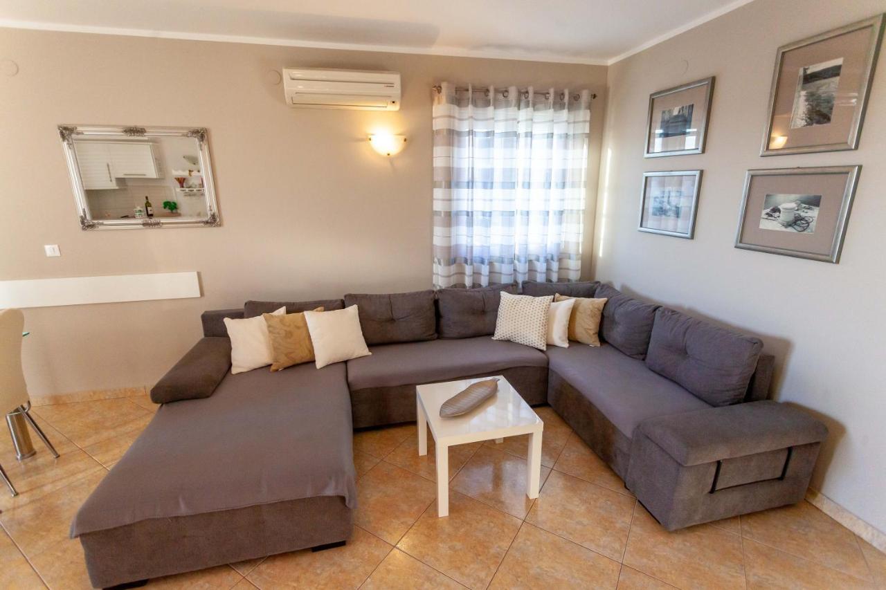 Apartment Jerry With Private Pool Milna  Zewnętrze zdjęcie