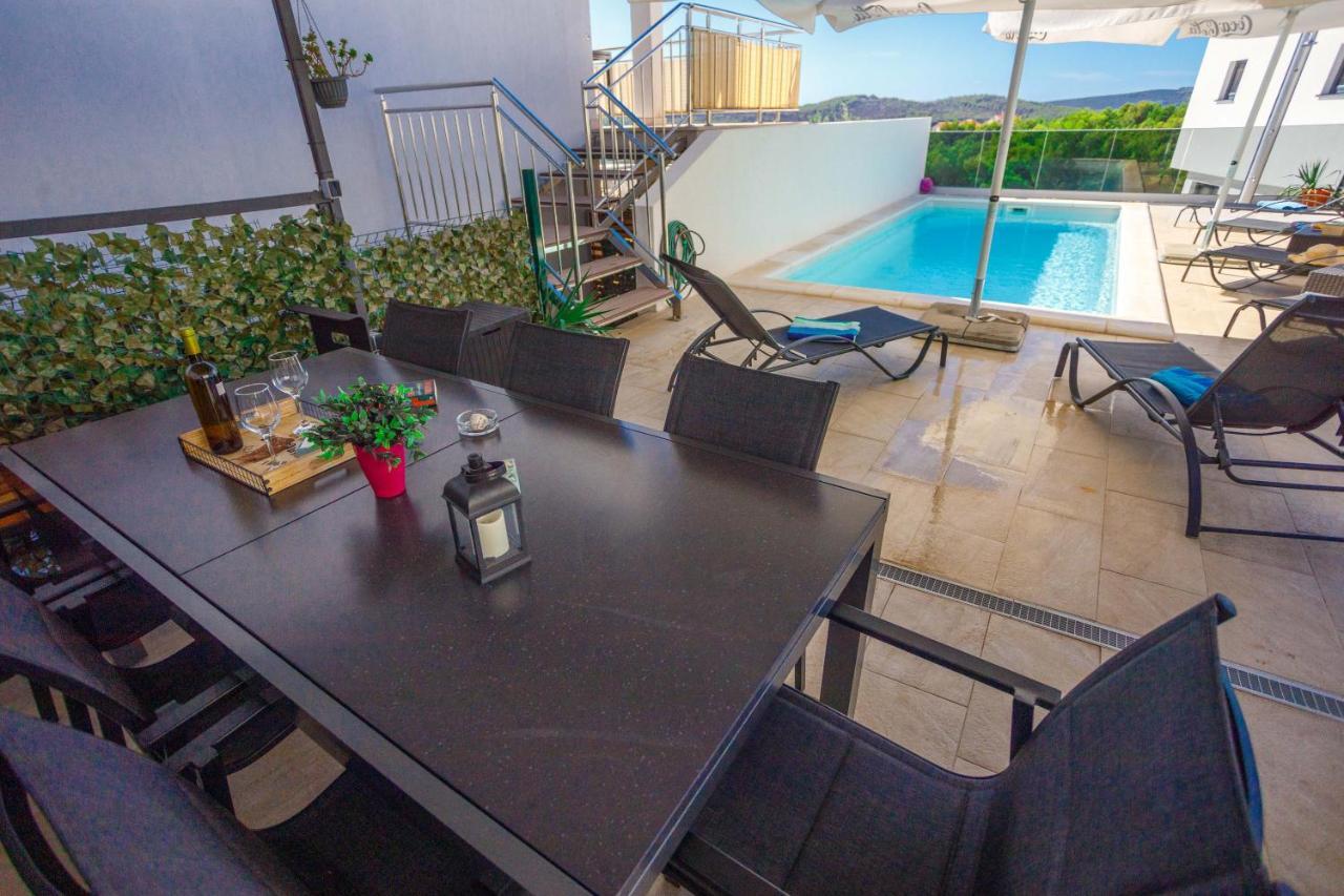 Apartment Jerry With Private Pool Milna  Zewnętrze zdjęcie